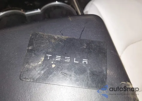 2020 Tesla Model Y Long Range Dual Motor All-Wheel Drive z USA, uszkodzony, nr VIN 5YJYGDEE4LF049721